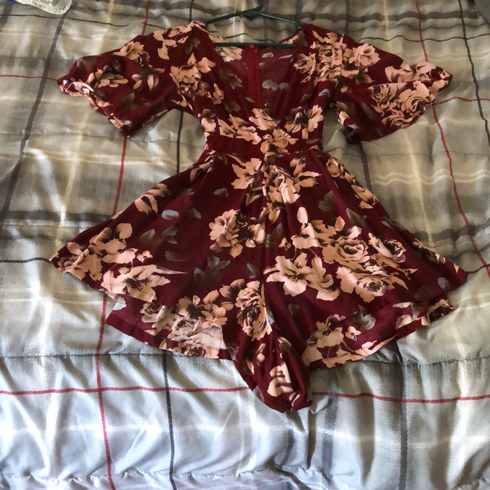 Floral burgundy short romper